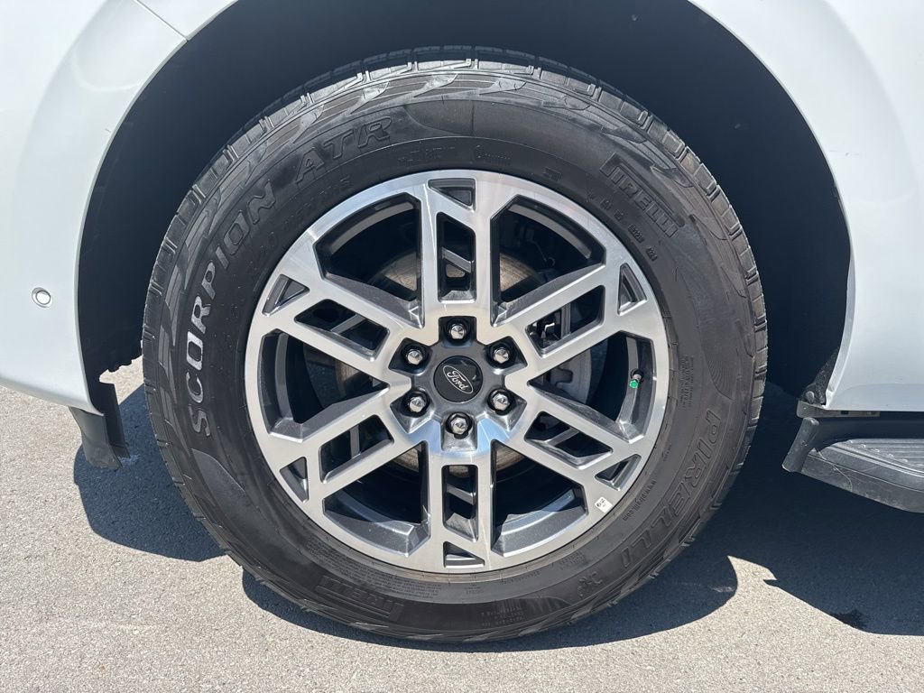 Used 2025 Ford Expedition Active AWD/4WD image 32