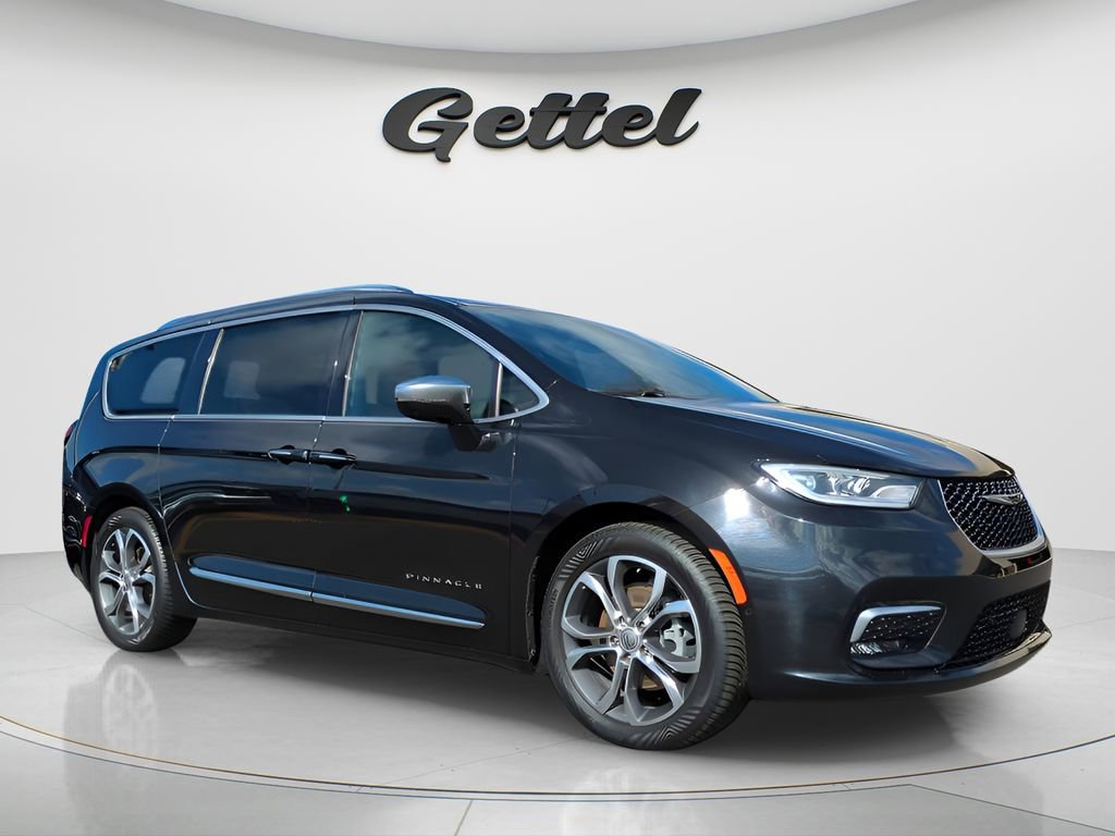 Used 2022 Chrysler Pacifica Pinnacle image 1