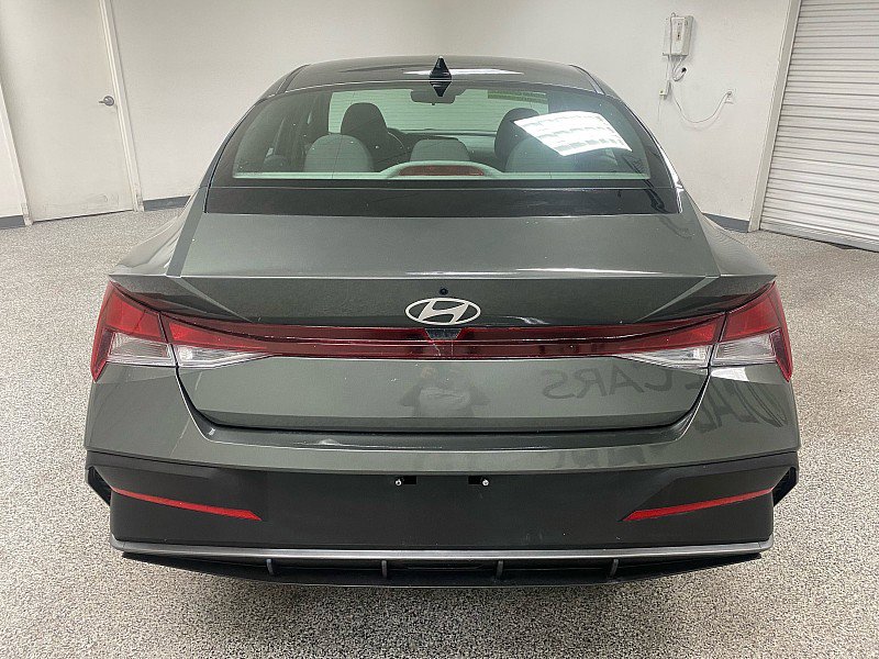 Used 2025 Hyundai Elantra SE image 6