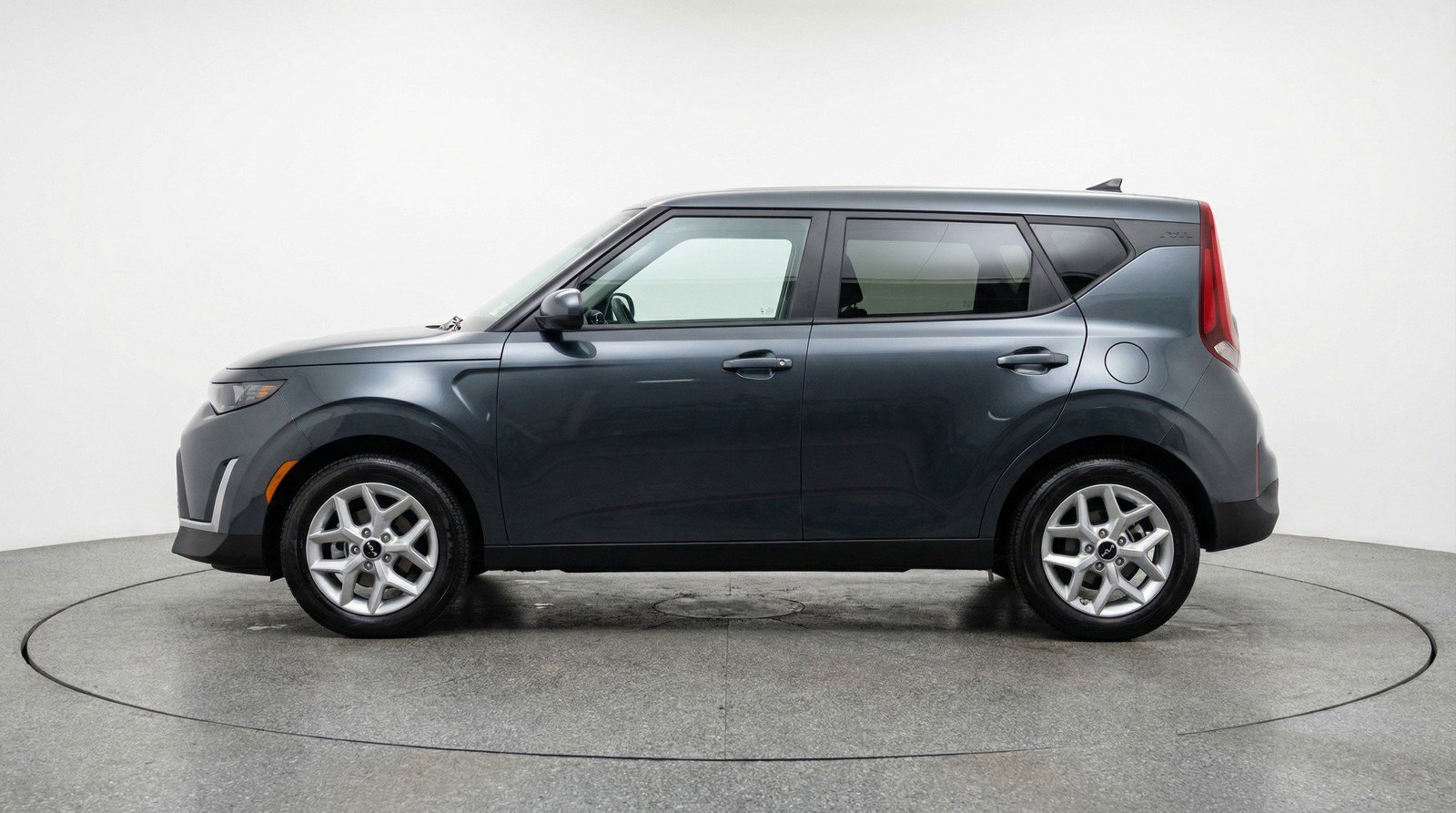 Used 2025 Kia Soul LX w/ LX Technology Package image 5