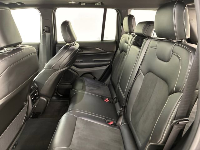 Used 2025 Jeep Grand Cherokee Altitude AWD/4WD image 18