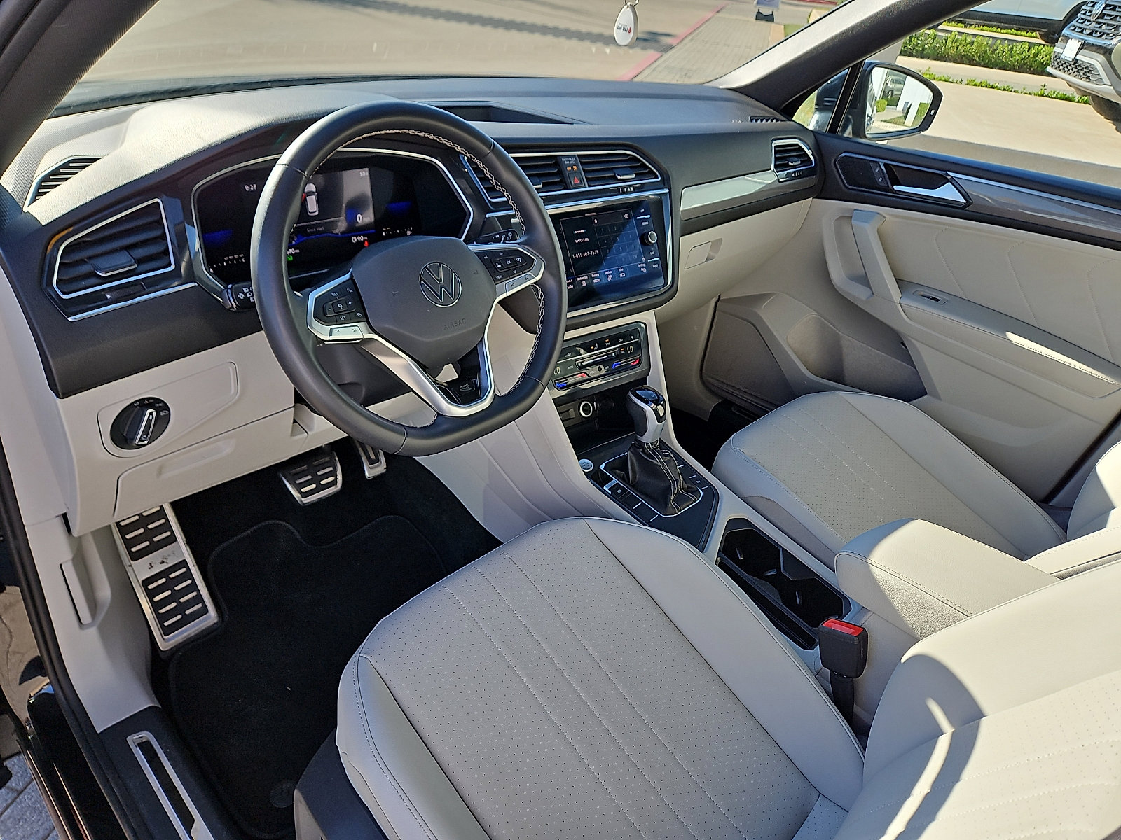 Certified 2023 Volkswagen Tiguan SE R-Line FWD image 11