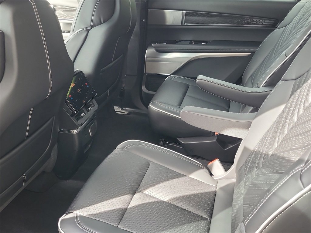 New 2026 Cadillac Vistiq Platinum image 24