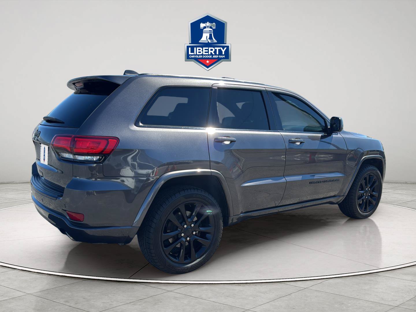 Certified 2018 Jeep Grand Cherokee Altitude AWD/4WD image 11