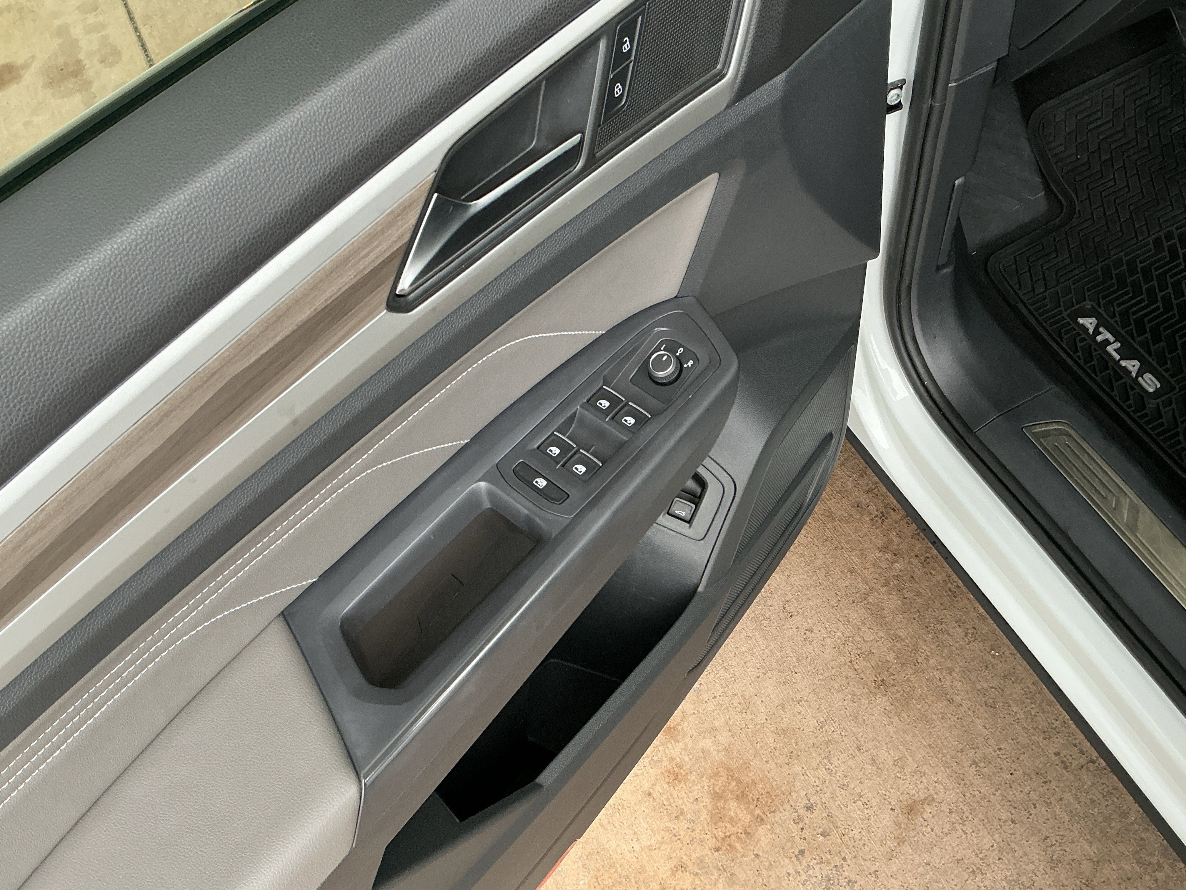 Used 2021 Volkswagen Atlas SEL image 15