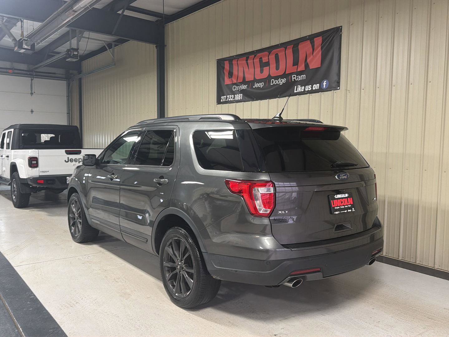 Used 2018 Ford Explorer XLT w/ Equipment Group 202A image 3