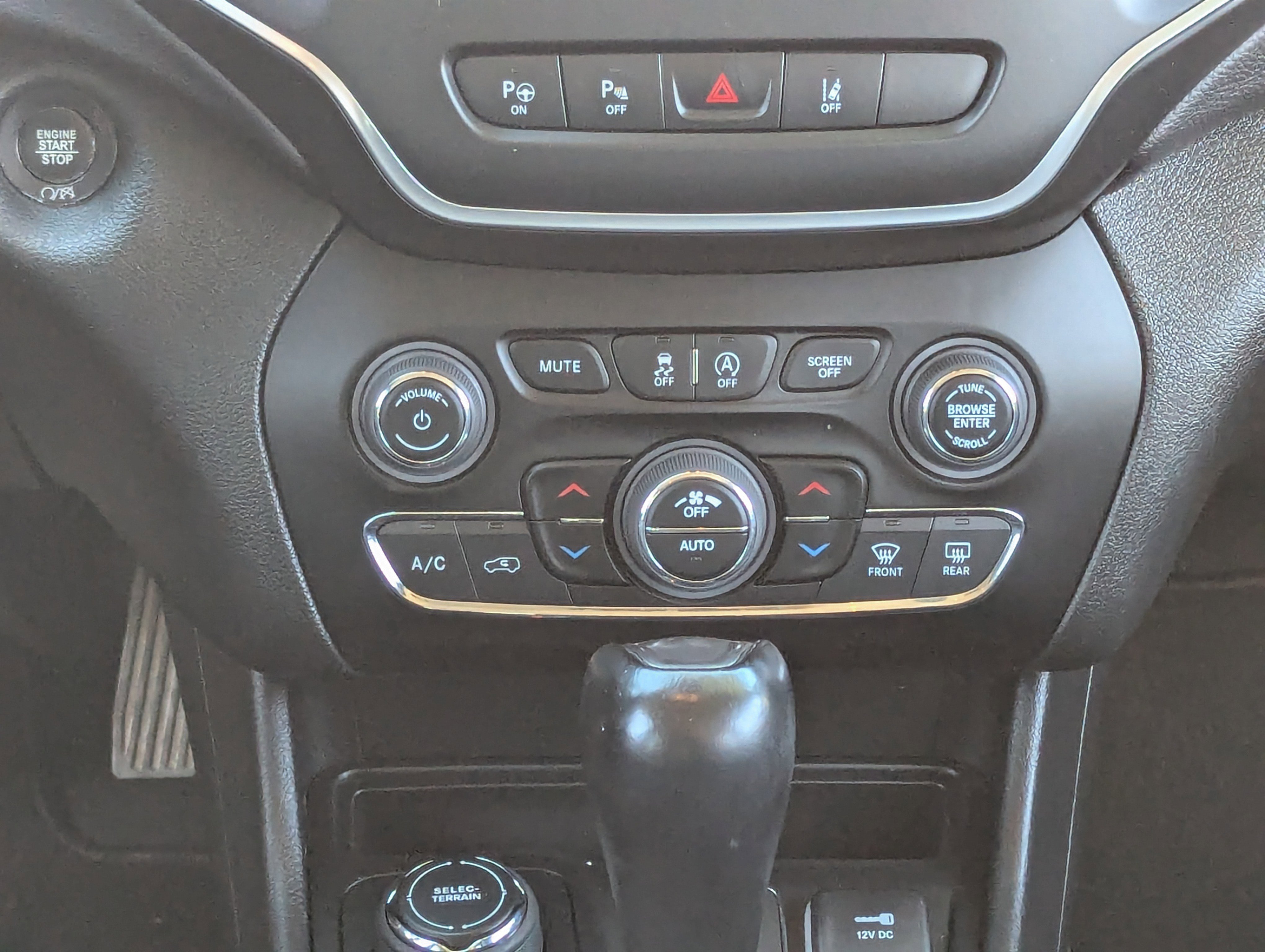 Used 2023 Jeep Cherokee Altitude Lux image 21