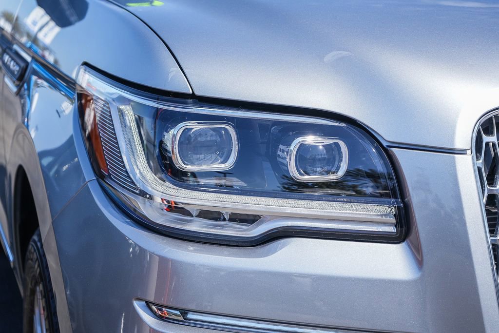 Used 2024 Lincoln Navigator Premiere AWD/4WD image 4