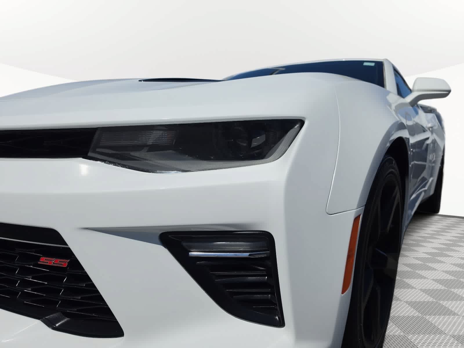 Used 2018 Chevrolet Camaro SS RWD image 4