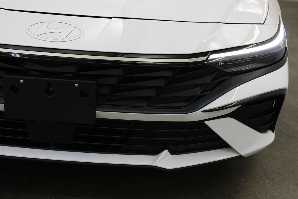 Used 2025 Hyundai Elantra SEL FWD image 8