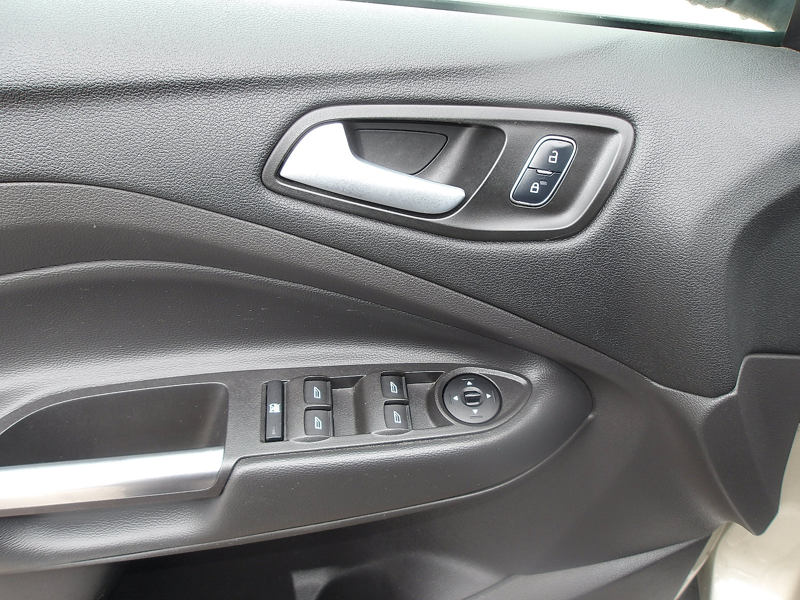 Used 2018 Ford Escape SEL FWD image 16