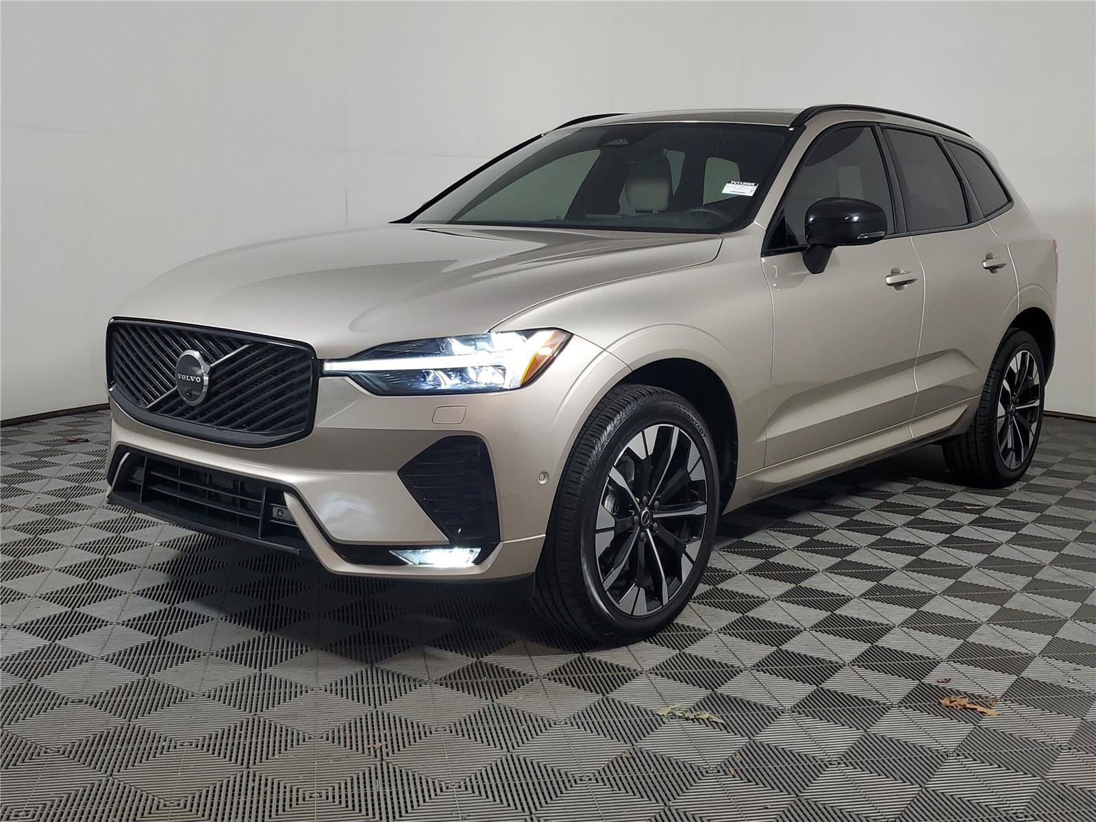 Certified 2026 Volvo XC60 B5 Plus w/ Protection Package Premier AWD/4WD image 3
