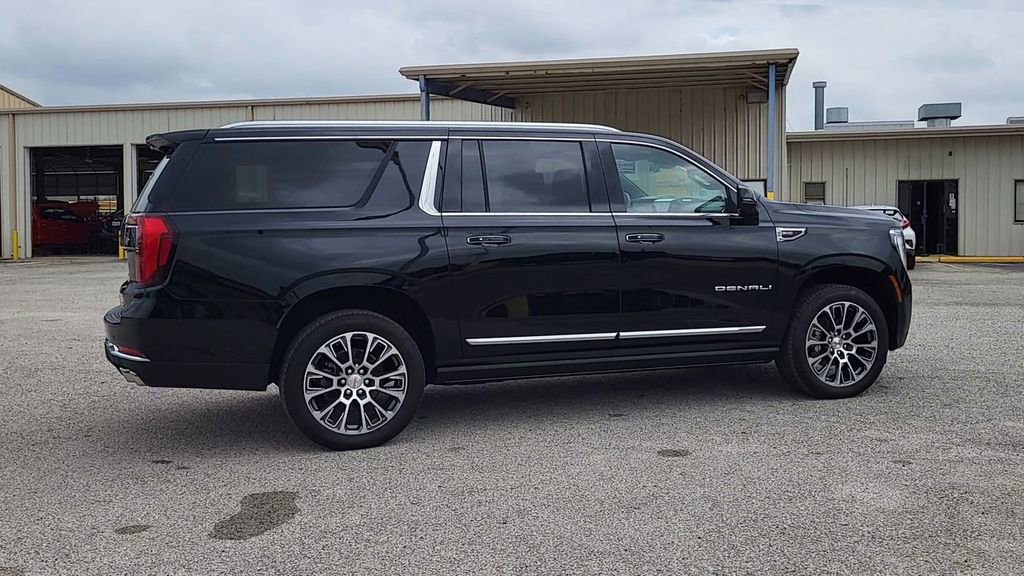 New 2026 GMC Yukon XL Denali w/ Sun & Power Step Package image 8