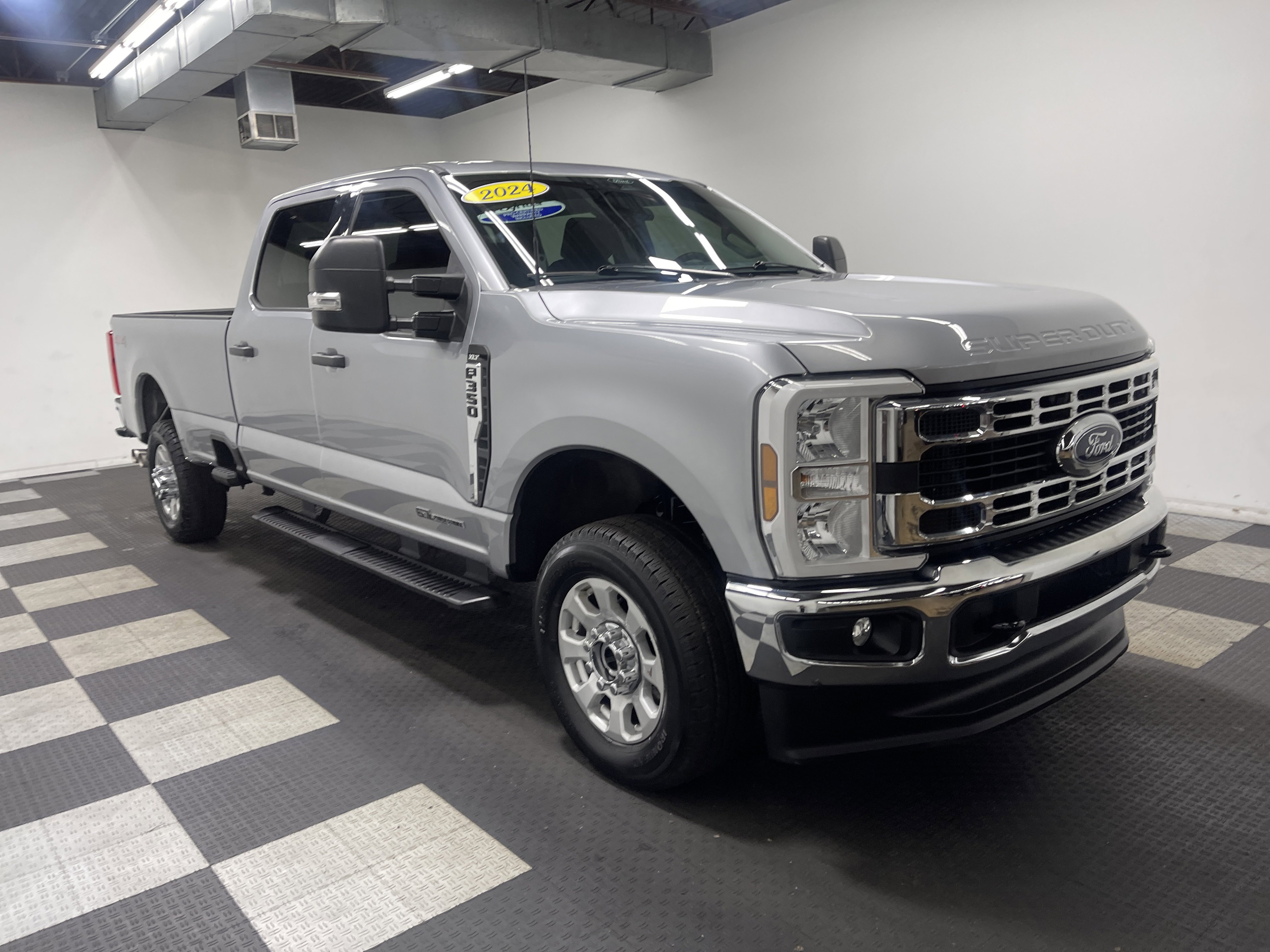 Used 2024 Ford F350 XLT image 6
