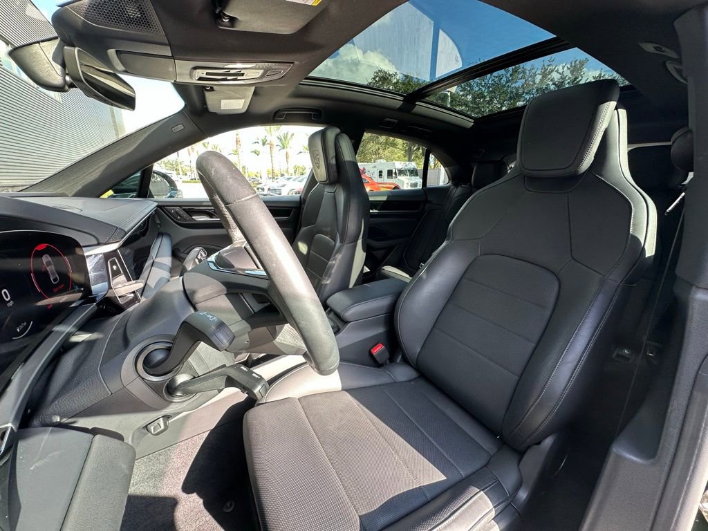 Used 2025 Porsche Macan Electric image 5