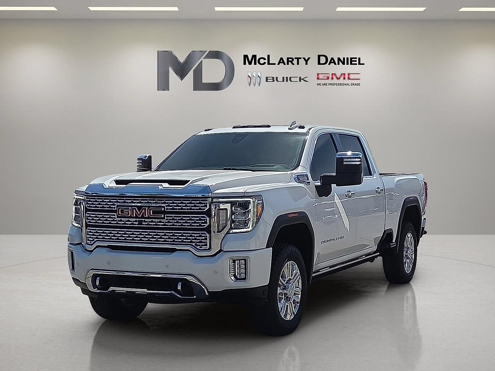 Certified 2023 GMC Sierra 2500 Denali w/ Denali Ultimate Package AWD/4WD image 3