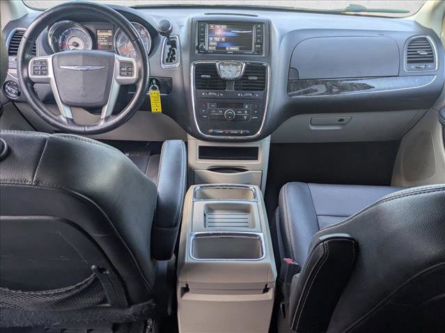 Used 2015 Chrysler Town & Country Touring image 16