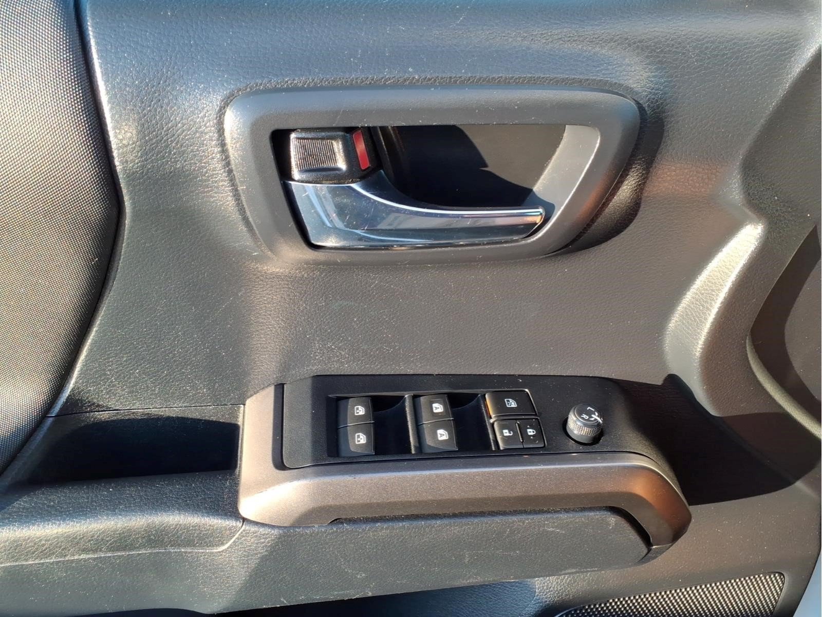 Used 2019 Toyota Tacoma TRD Off-Road AWD/4WD image 24