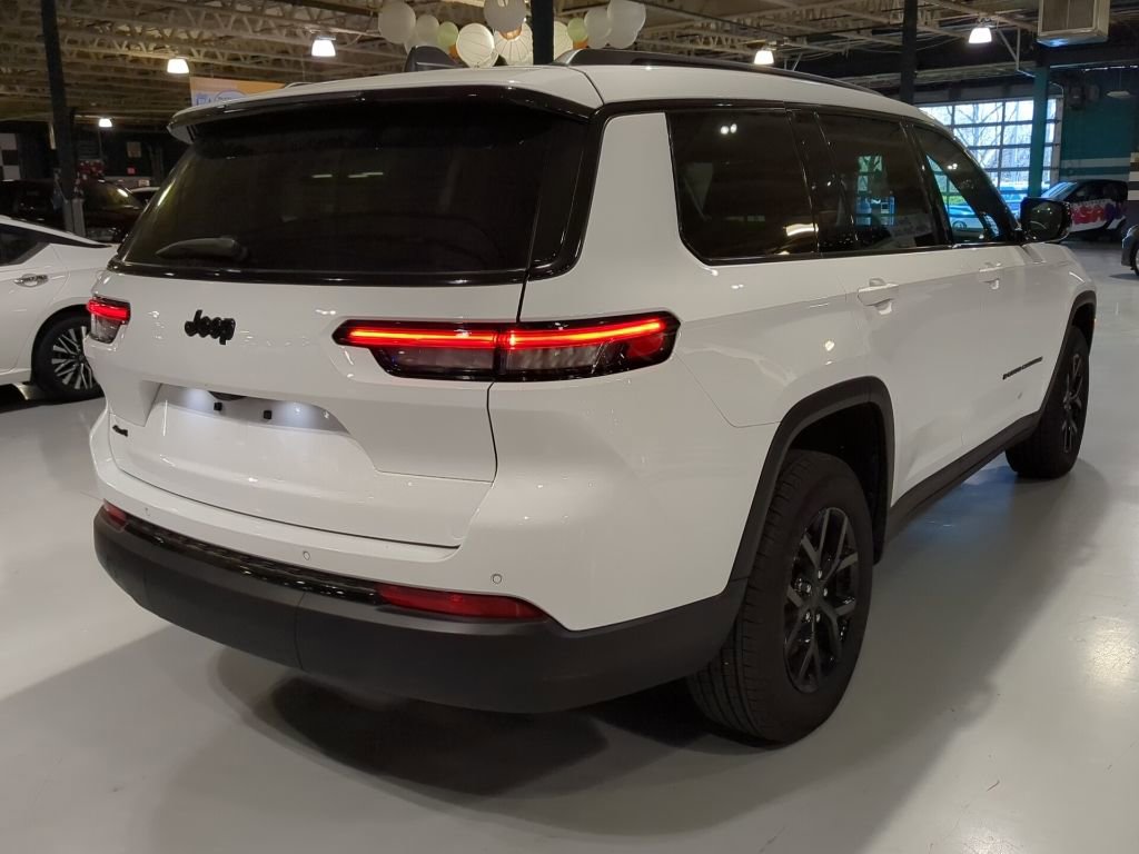 Used 2025 Jeep Grand Cherokee L Altitude image 7