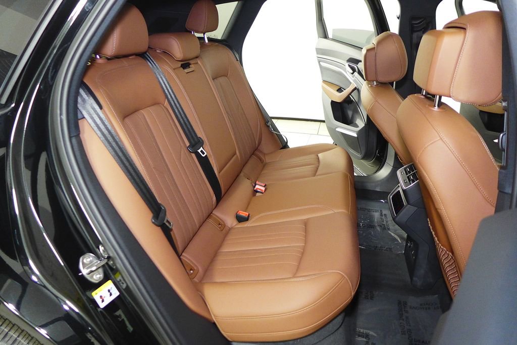 Used 2024 Audi Q8 e-tron Premium Plus w/ Premium Plus Package image 20