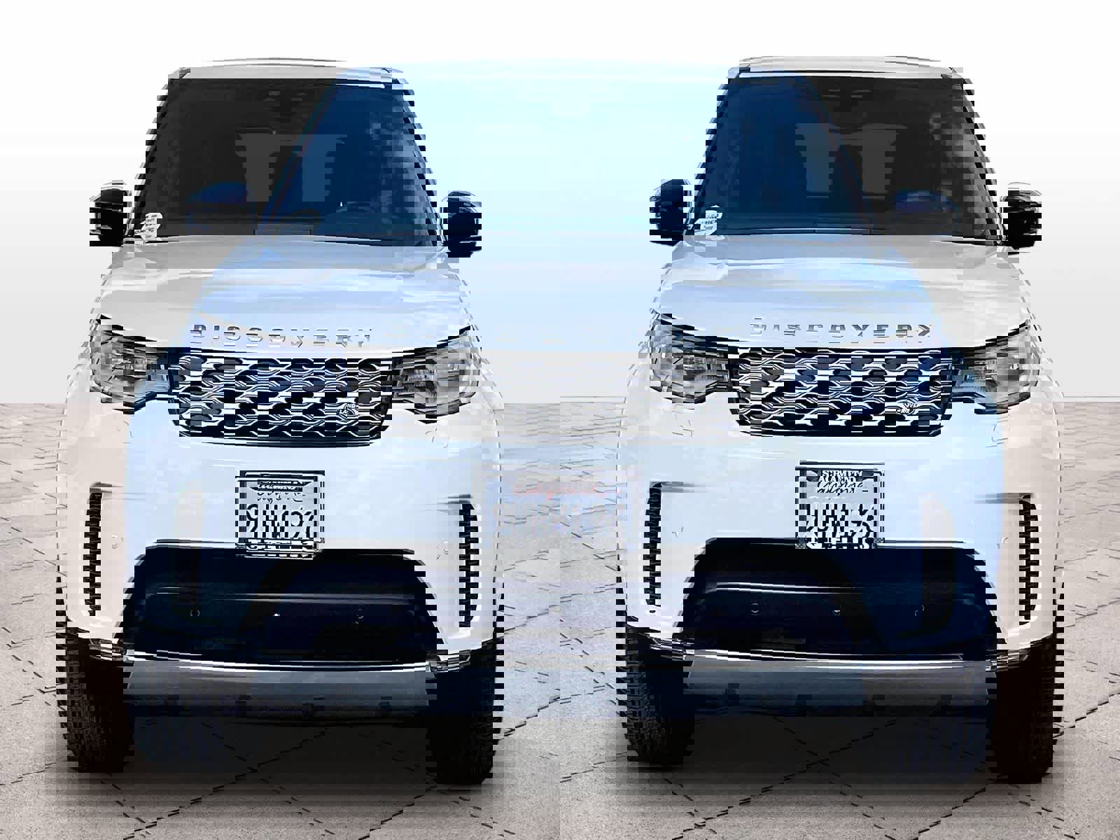 Used 2025 Land Rover Discovery S image 3