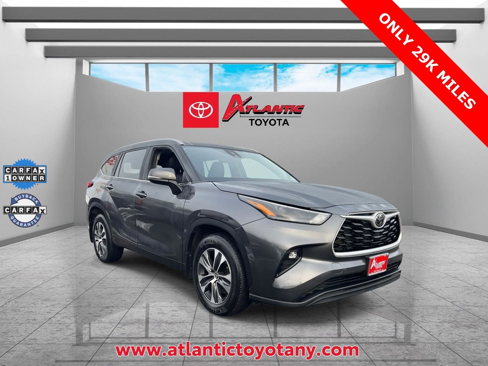 Used 2023 Toyota Highlander XLE image 1