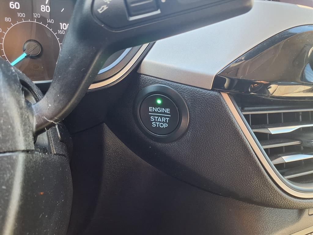 Used 2020 Ford Escape SE image 11