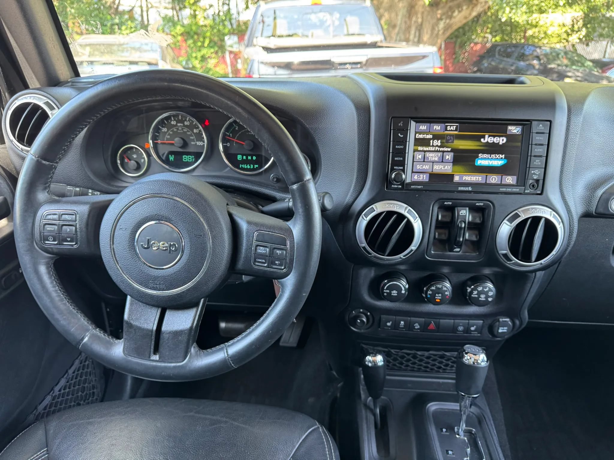 Used 2015 Jeep Wrangler Unlimited Sahara w/ Connectivity Group AWD/4WD image 15