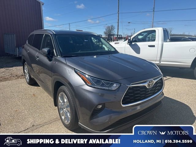 Used 2024 Toyota Highlander Limited image 1