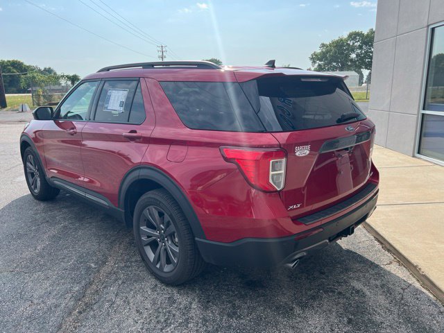 Used 2023 Ford Explorer XLT w/ Equipment Group 202A AWD/4WD image 7