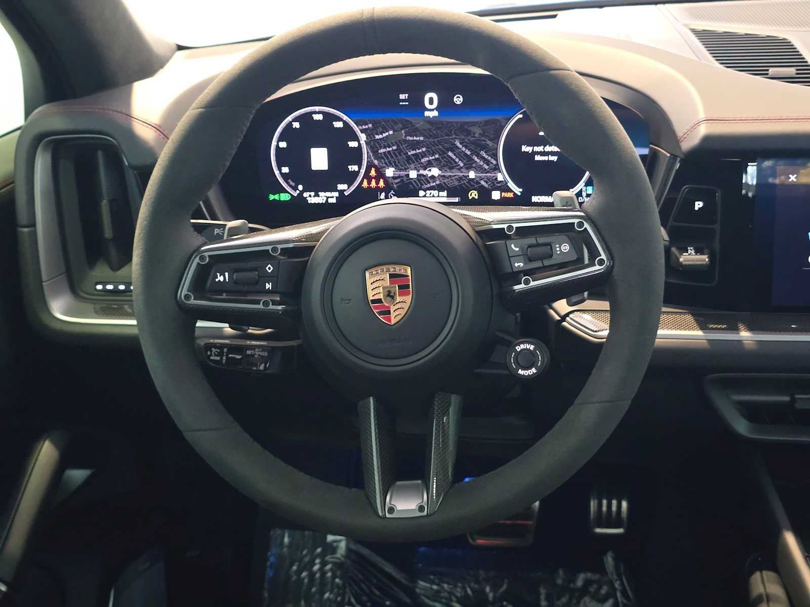 Used 2025 Porsche Cayenne GTS AWD/4WD image 21