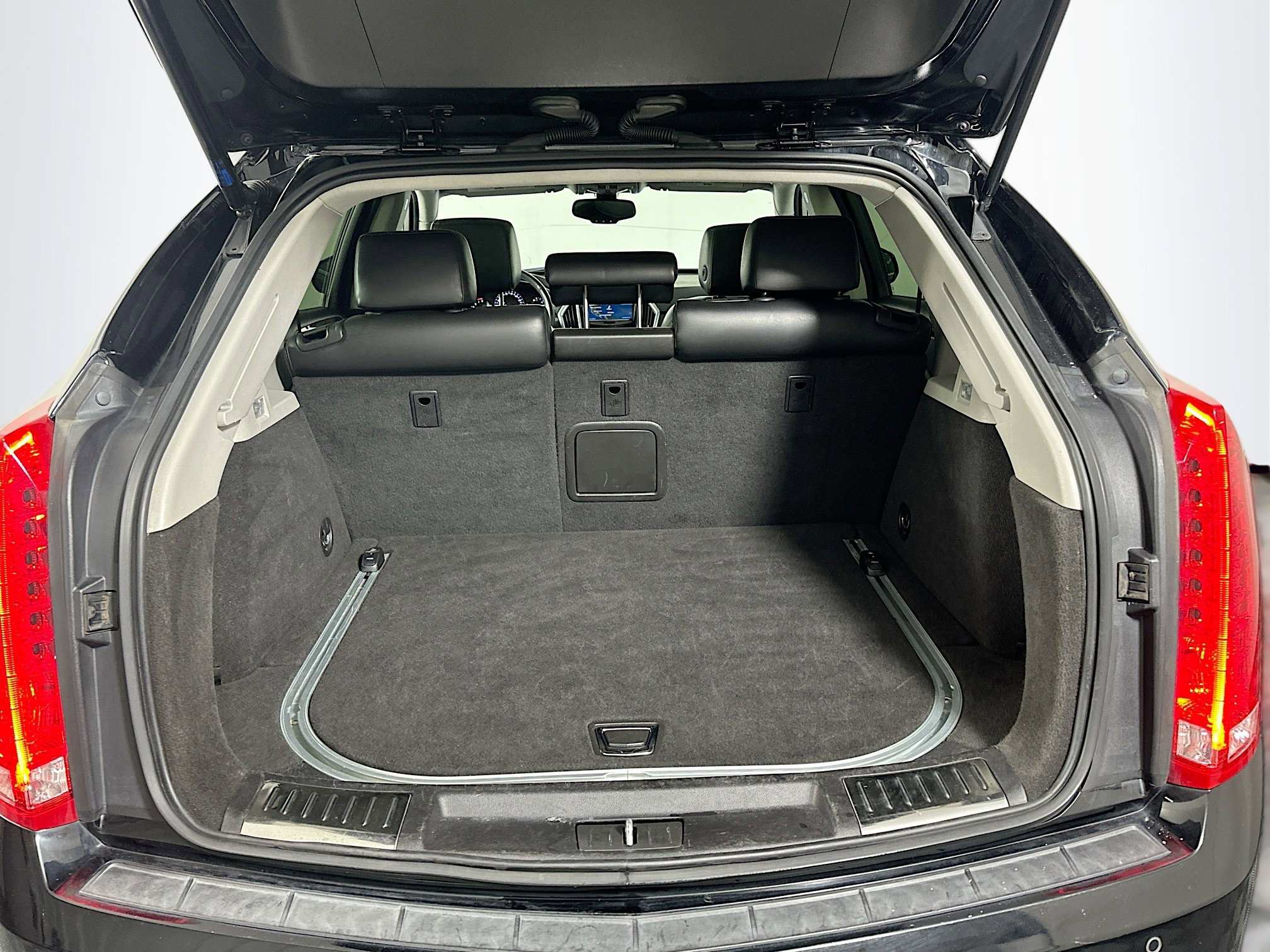 Used 2015 Cadillac SRX Luxury w/ LPO, U-Rail D-Rings Package image 30