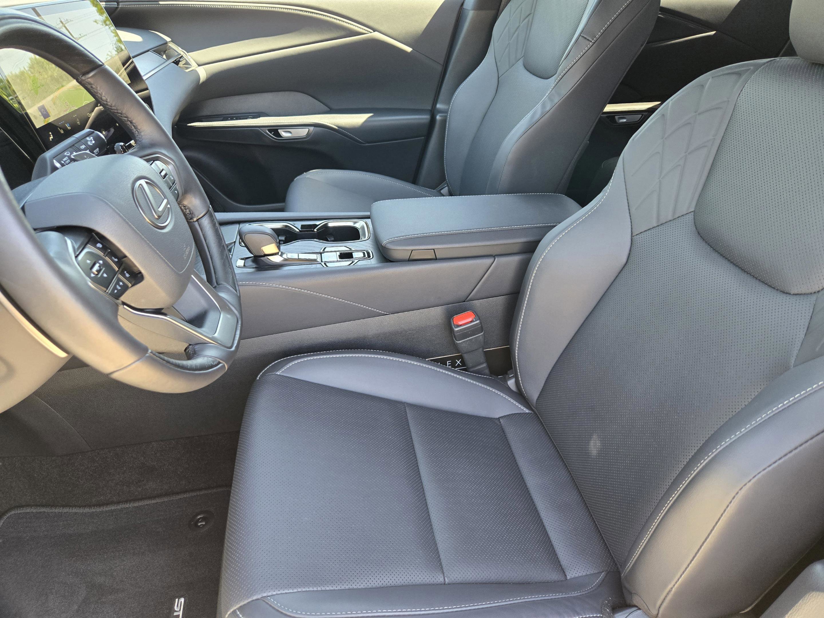 Used 2025 Lexus RX 350 Premium w/ Accessory Package (Z1) FWD image 11