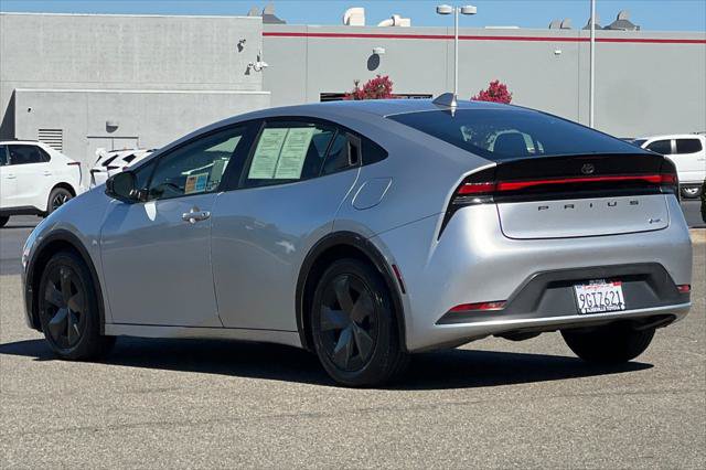 Certified 2023 Toyota Prius LE FWD image 7