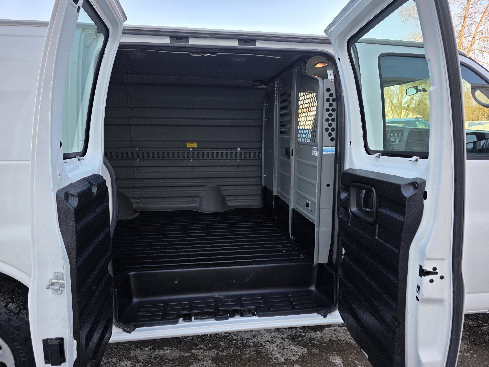 Used 2014 Chevrolet Express 1500 AWD image 3