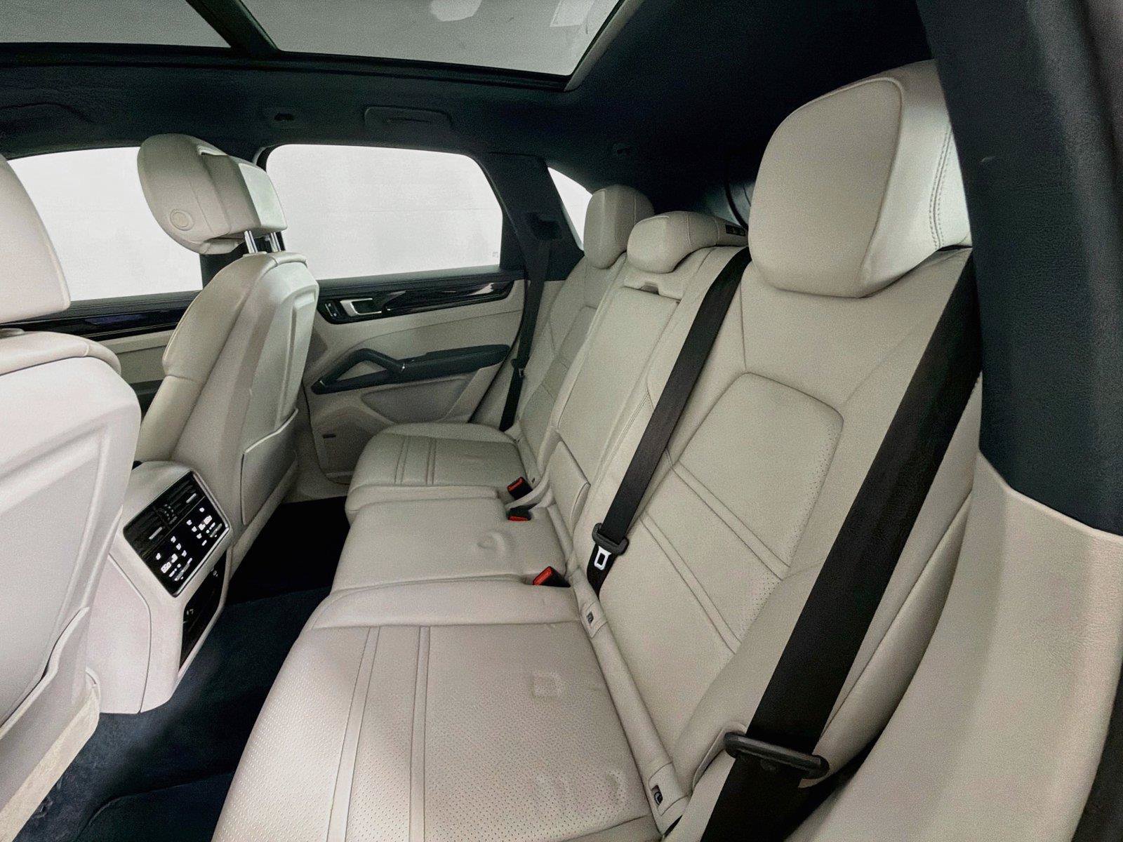 Certified 2020 Porsche Cayenne AWD/4WD image 26