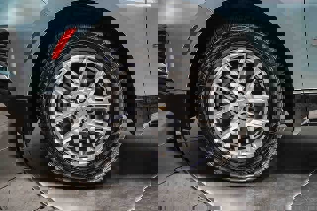 Used 2022 Chevrolet Equinox LT w/ LPO, Floor Liner Package image 9