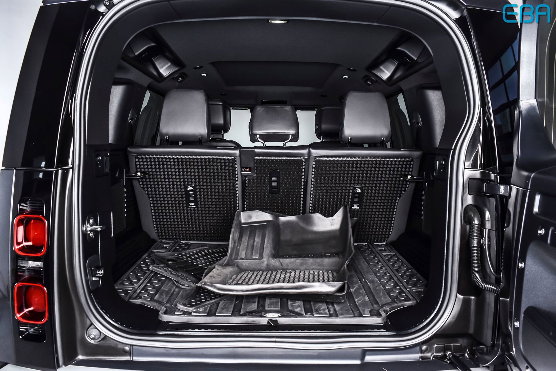 Used 2025 Land Rover Defender 110 S image 14