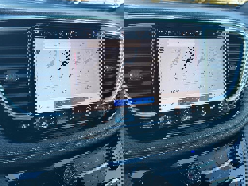 New 2026 Chrysler Pacifica Limited w/ S Appearance Package image 25