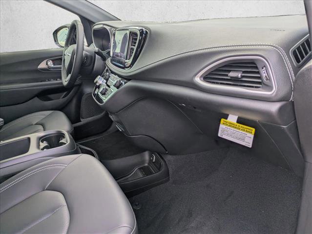 New 2026 Chrysler Pacifica Select FWD image 15