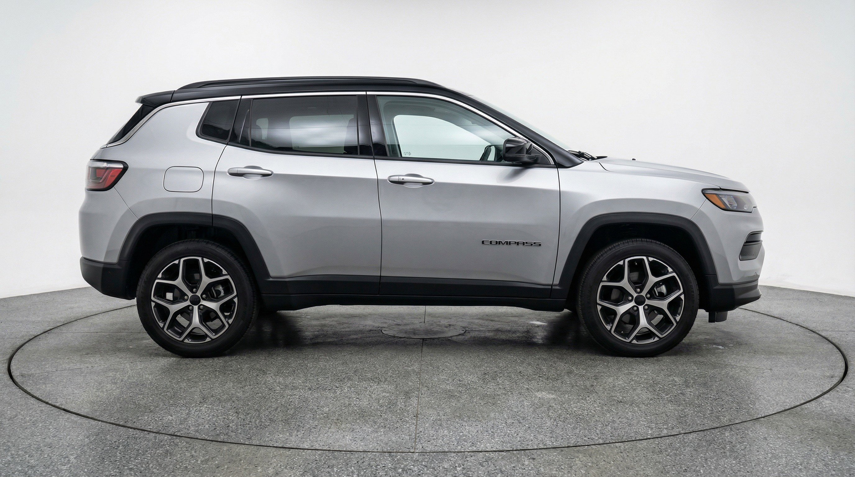 Used 2025 Jeep Compass Limited image 11