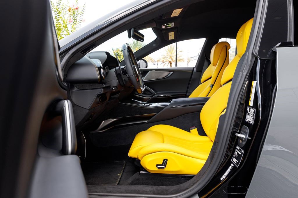 Used 2025 Ferrari Purosangue AWD/4WD image 30