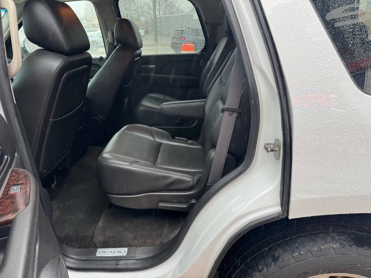 Used 2011 GMC Yukon Denali image 12