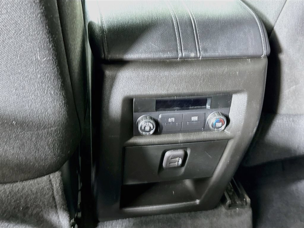 Used 2023 Chevrolet Traverse LT FWD image 27