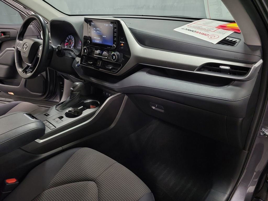 Used 2021 Toyota Highlander LE image 24