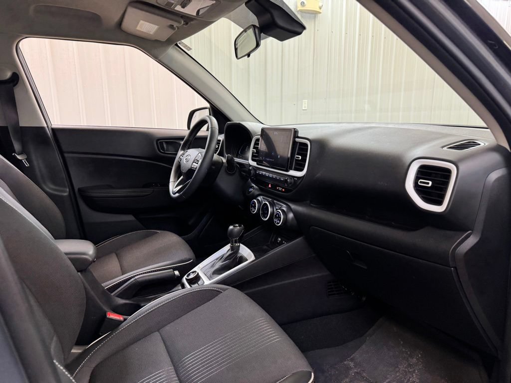 Used 2025 Hyundai Venue Limited FWD image 24