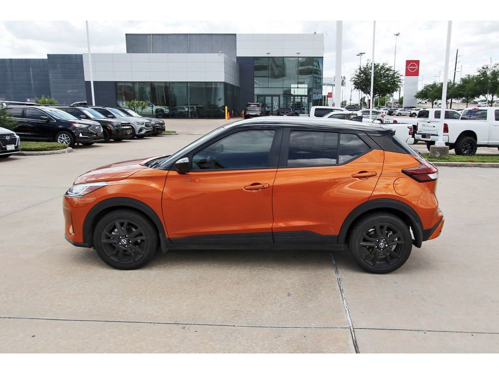 Used 2024 Nissan Kicks SV image 3
