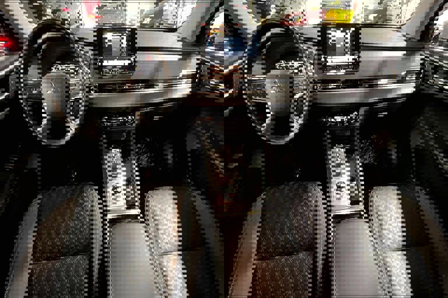 Used 2022 Mitsubishi Outlander SEL image 15