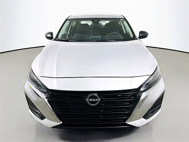 Used 2024 Nissan Altima 2.5 SV image 2