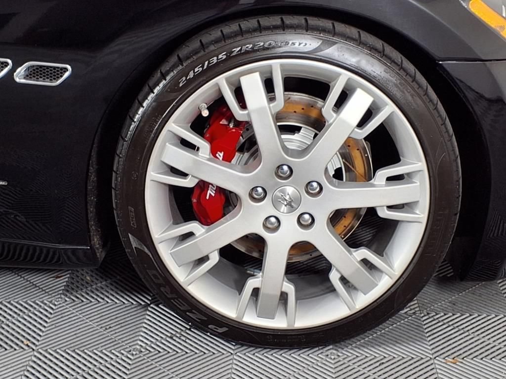 Used 2017 Maserati GranTurismo Sport RWD image 32